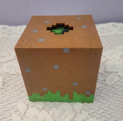 Minecraft Grass Block Magic 8 bolas brinquedo Mojang Mattel 2017 - Imagem 1 de 4