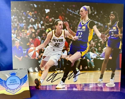 Foto firmada por CAITLIN CLARK 8x10 con BRINKS & REESE ACCIÓN WNBA con certificado de autenticidad (TSA) Foto 1 de 4