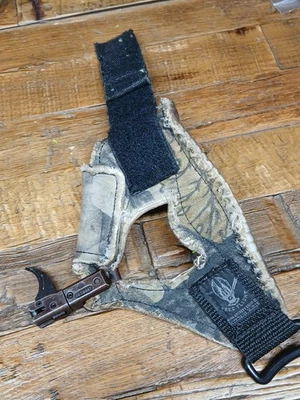 Left Handed WINN Archery Free Flight Bow Release  Camo WELL USED, SEE PHOTOS  - Image 1 of 4