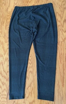 APT. Leggings extra macias 9, tamanho grande, estampa verde/preta com cintura elástica.  NOVO - Imagem 1 de 4