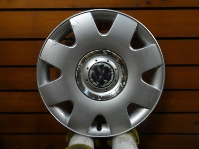 VW Volkswagen Beetle hubcap 2002- 2005 16 inch wheels 61541 OEM - Image 1 of 4