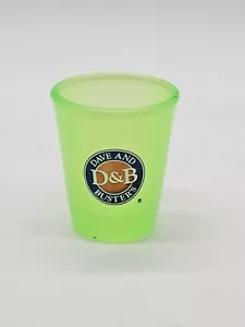 Vaso de chupito verde neón Dave&Busters vintage raro - Imagen 1 de 4