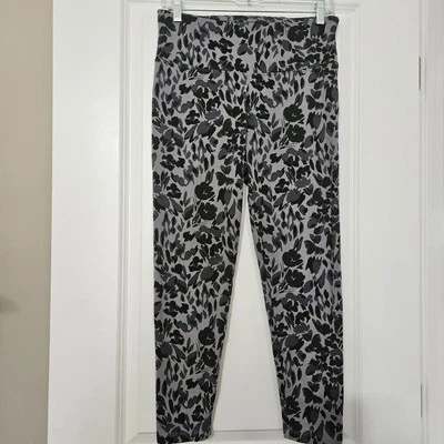 Leggings al tobillo Sonoma Goods For Life grises florales con bolsillo multimedia talla M Foto 1 de 4