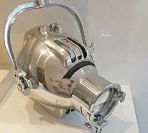 PROFESSIONALLY POLISHED BRITISH MADE VINTAGE STRAND PATT 23 MKI  THEATRE LIGHT - Picture 1 of 9