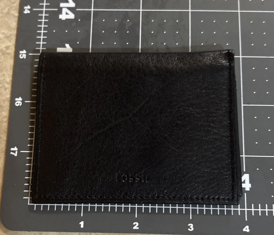 Cartera de tarjeta de identificación delgada Fossil para hombre (negra) Foto 1 de 4