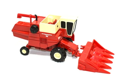 Ertl 1: 64 国际 815 组合 4 路玉米头红色 — 第 1/4 张图片