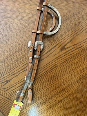 Puesto de cabeza nupcial occidental Foto 1 de 4