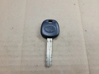 Llave de puerta de encendido astillada negra y cromada de fábrica Toyota OEM Foto 1 de 2