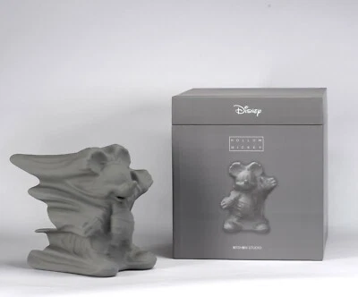 Daniel Arsham x APPortfolio x Disney Hollow Mickey Grey Edition  Foto 1 de 4
