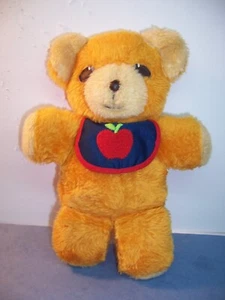 Vintage Fisher Price orange Freddy Teddybär mit Quietscher Apfel Lätzchen - 1975 sehr guter Zustand - Bild 1 von 6