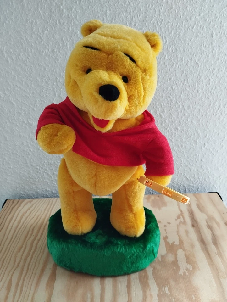 Disney Winnie The Pooh Tambourine Singing and Dancing Thinkway Toys 90s Vintage. - Bild 1 von 4