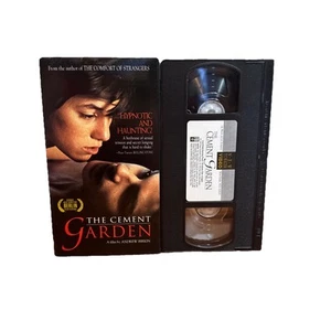 The Cement Garden VHS New Yorker Video 1996 Charlotte Ginsbourg Andrew Birkin - Foto 1 di 9