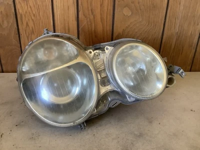 Conjunto de faros diestros Mercedes Benz E320 1999 Foto 1 de 4