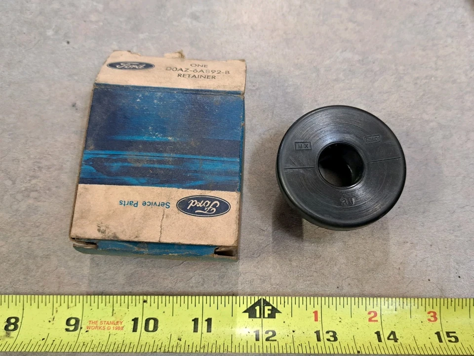 NOS OEM  1970 Ford Mustang Mach 1,  Mercury Cougar 351C VALVE COVER PCV Grommet - Image 1 of 4