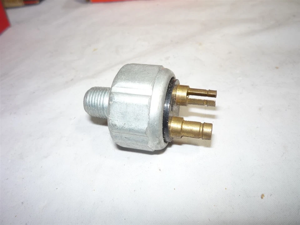 37-55 Dodge Plymouth Chrysler Desoto hudson nash interruptor de freio hidráulico 4765 - Imagem 1 de 1