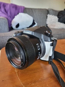 Panasonic LUMIX DC-FZ1000 20.1MP Point & Shoot Camera - Picture 1 of 4