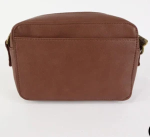 ThirtyOne ~ Boutique Crossbody ~ Cappuccino Smooth Pebble With Strap NIP - Picture 1 of 5