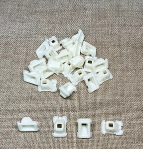 25 Auveco 22577 Headlamp Mounting Grommet for Jeep and Chrysler 68211658-AD - Bild 1 von 2