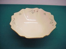 Lenox pre-owned Rose Manor Usa Bowl scalloped edge gold trim 8 inches wide