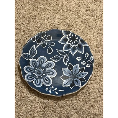 Plato de ensalada floral índigo Pier 1 Imports azul y blanco índigo floral Foto 1 de 4