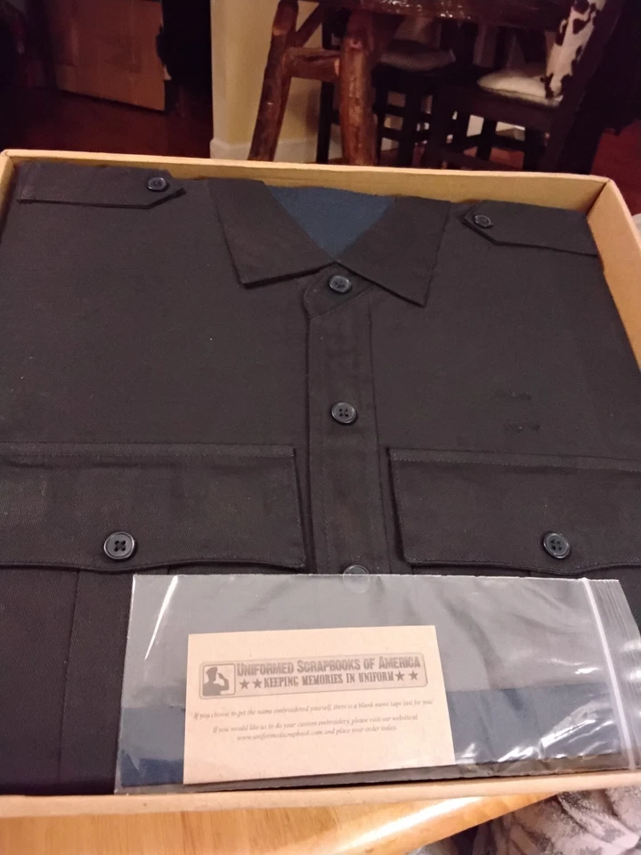 КОЛЛЕКЦИЯ UNIFORMED АЛЬБОМ ДЛЯ ВЫРЕЗОК НОВЫЙ В КОРОБКЕ - ВОЕННЫЕ И СЛУЖБЫ НА ПАМЯТЬ АЛЬБОМ ДЛЯ ВЫРЕЗОК - Изображение 1 из 4