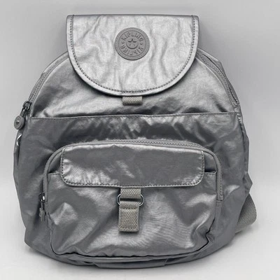 Mochila Kipling Queenie Original Lisa Plateada Metálica KIB9H4 USADA EN EXCELENTE ESTADO Foto 1 de 4
