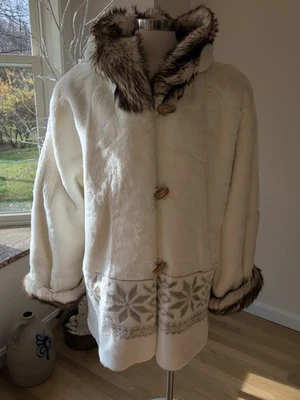 Chaqueta Abrigo de Invierno Denali Vintage Piel Sintética con Capucha Marfil y Marrón Talla Grande  Foto 1 de 4