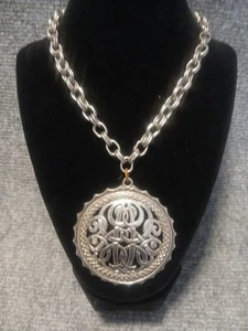 Collana con ciondolo medaglione araldico Monet dichiarazione argento tonr - Foto 1 di 15