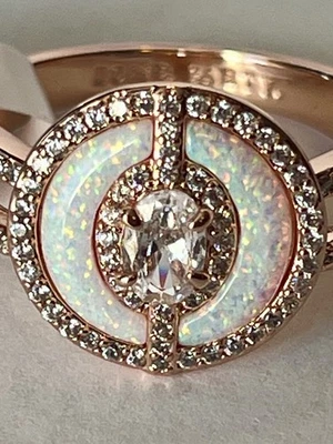 Anillo Bomb Party Octubre 2025 “El Fuego Sigue Hablando” Talla 11 Ópalo Blanco Lechoso Foto 1 de 4