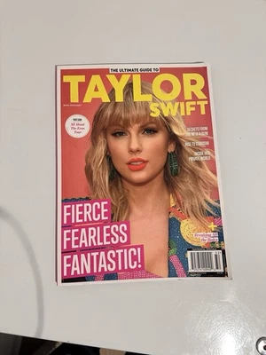 2023 Taylor Swift magazine issue interviews and photos. small bend on the back. Foto 1 de 3
