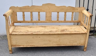 Banco de armazenamento antigo pintado de pinho - Imagem 1 de 4