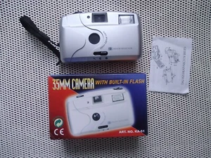 Film - Kamera 35 mm  built-in flash SEHR ALT aber unbenutzt in OV Sammler/Museum - Bild 1 von 2