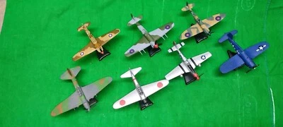 Lotto aerei Militari Metallo WW2 scala 1-100-1/87 no box 7 pezzi L=13 Cm Circa  - Immagine 1 di 2