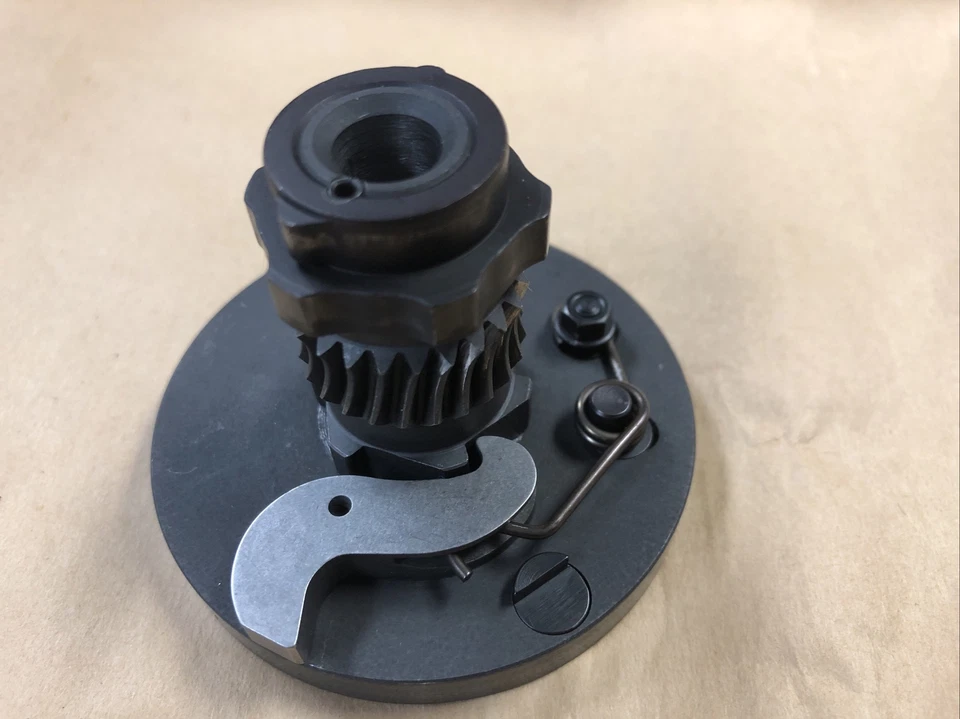 Furo inferior Juki MBH-180 parafuso prisioneiro de rolamento ranhurado cam Asm, para máquina de cor branca - Imagem 1 de 4