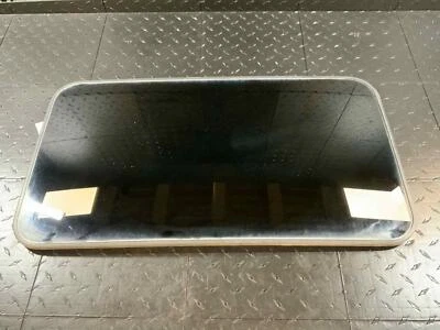 2000 - 2006 GMC Yukon XL 1500 Sunroof Glass (Glass Only) - Image 1 of 2