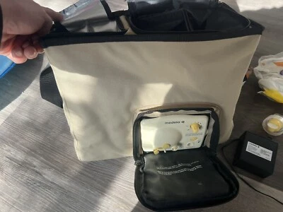 Medela 101038299 Advanced Personal Double Breast Pump Bundle - Image 1 of 4