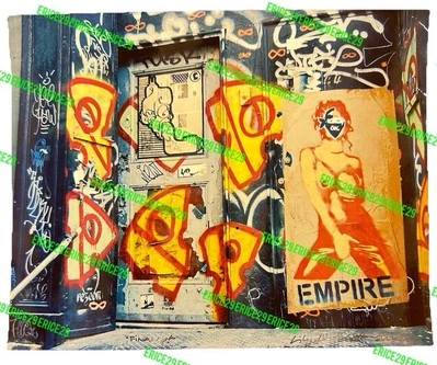 Фотография подписанная Лили Хэтчетт 2006 «Наконец-то!» SOHO Нью-Йорк 8 x 10 дюймов - Изображение 1 из 4