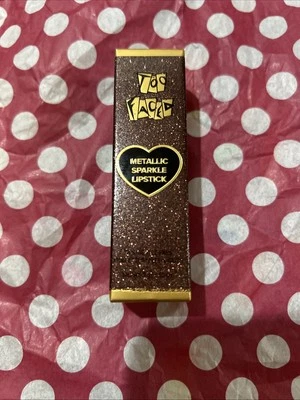 NOVA CAIXA TOO FACED 20º ANIVERSÁRIO BRILHO METÁLICO BATOM SOMBRA-QUE MENINA - Imagem 1 de 4