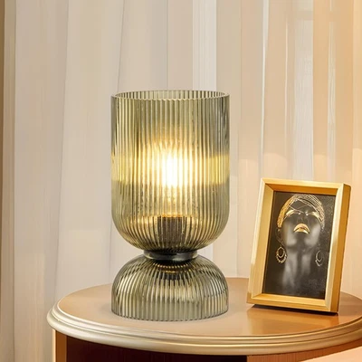 Современная настольная лампа, стеклянная лампа середины века с зеленым стеклянным абажуром, прикроватная лампа... - Изображение 1 из 4