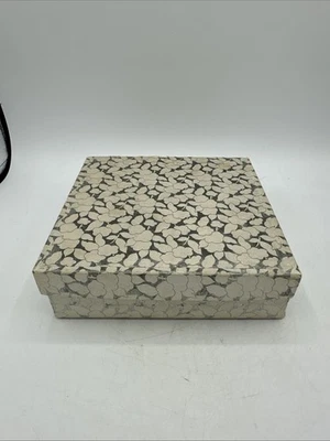 Caja de Regalo Cuadrada Vintage Floral Plata Metálica Joyería Baratija Artesanía Almacenamiento Foto 1 de 4