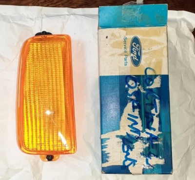 Indicador Ford Cortina - Lente delantera derecha MK4 / Taunus - Nuevo de Lote Original FOMOCO.  Foto 1 de 4