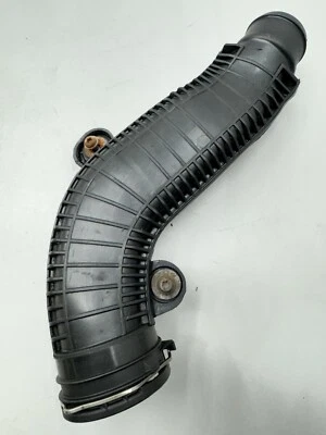 Tubo de presión intercooler Volkswagen Jetta Golf GTI CC Q3 EOS CBFA CCTA - 1K0145 Foto 1 de 4