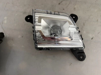 OEM | Luz antiniebla LED 2019-2023 Chevrolet Silverado 1500 2500 (izquierda, conductor) Foto 1 de 3