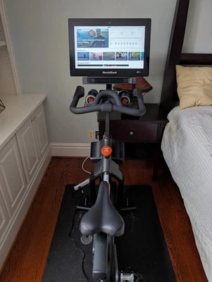 Bicicleta de Spinning NordicTrack S22i Comercial Estudio Gimnasio Entrenamiento Total-Uso Mínimo Foto 1 de 3