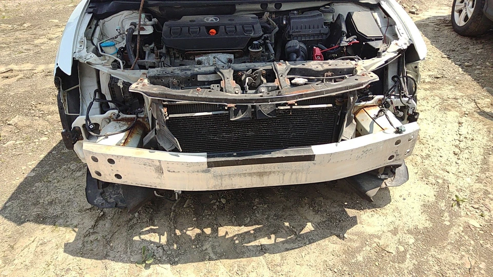 15 ACURA ILX Radiator 2.0l (at) — 第 1/1 张图片