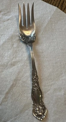 Wm Rogers & Son AA SERVING FORK 8 1/2" Pat Nov 29 1910 RARE FLOWER PATTERN - Image 1 of 4