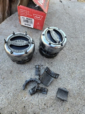 66-77 BLOQUEOS DE BUJE PRIMEROS FORD BRONCO F150. Solo piezas de advertencia Foto 1 de 4