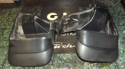 91-93 Raro OEM Genuino USDM Honda Accord SM5 Vagón Juego de protectores contra salpicaduras de barro trasero RV1 Foto 1 de 4