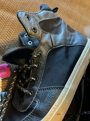 Boys Shoes Size 5 Tennis Shoe Old Navy Kids Youth Sports High Top Black - Image 1 of 4