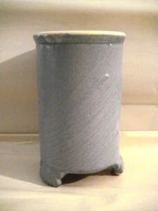 JARRÓN DE ESTUDIO EN POLVO 7" FIRMADO ESPECIAL BEBÉ AZUL ESTRELLAS FUGACES EN RELIEVE 3 PATAS - Imagen 1 de 16